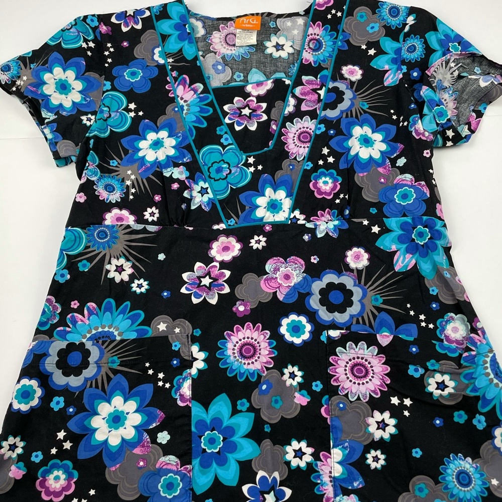 NRG By Barco Scrub Top Floral Pattern
